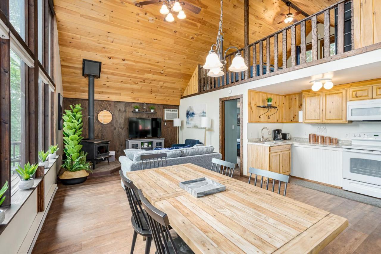 Quaint Loft Cabin W Hot Tub, Firepit, Deck & Grill Hedgesville Buitenkant foto