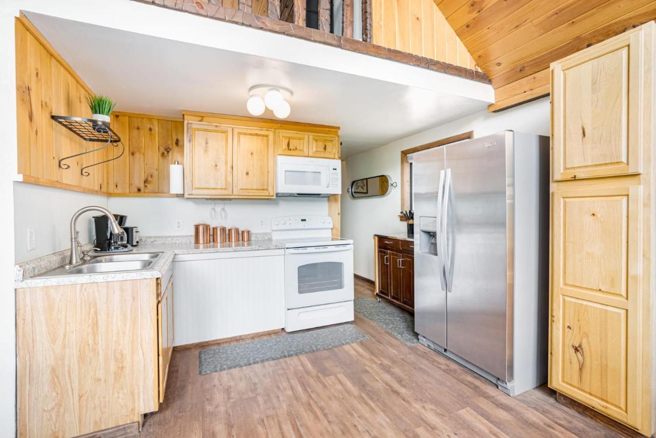Quaint Loft Cabin W Hot Tub, Firepit, Deck & Grill Hedgesville Buitenkant foto