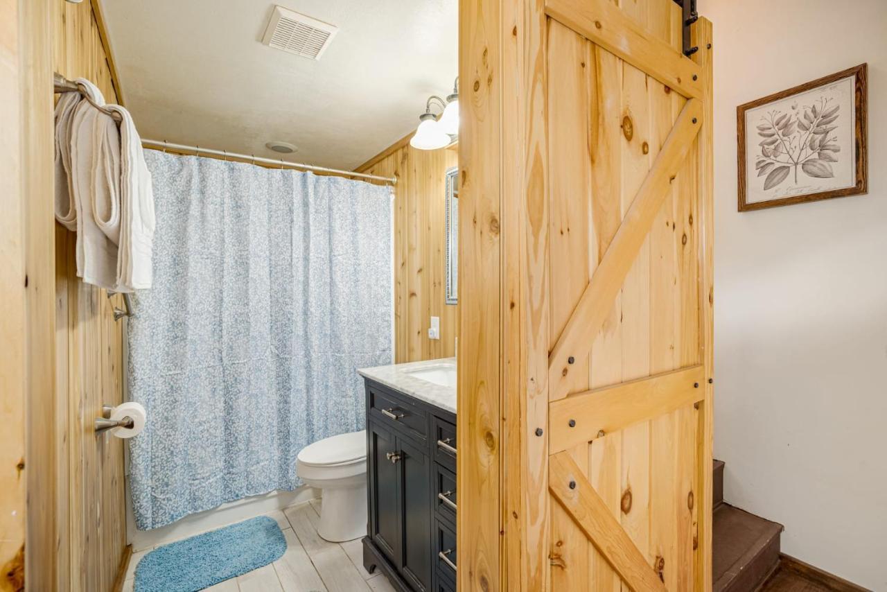 Quaint Loft Cabin W Hot Tub, Firepit, Deck & Grill Hedgesville Buitenkant foto