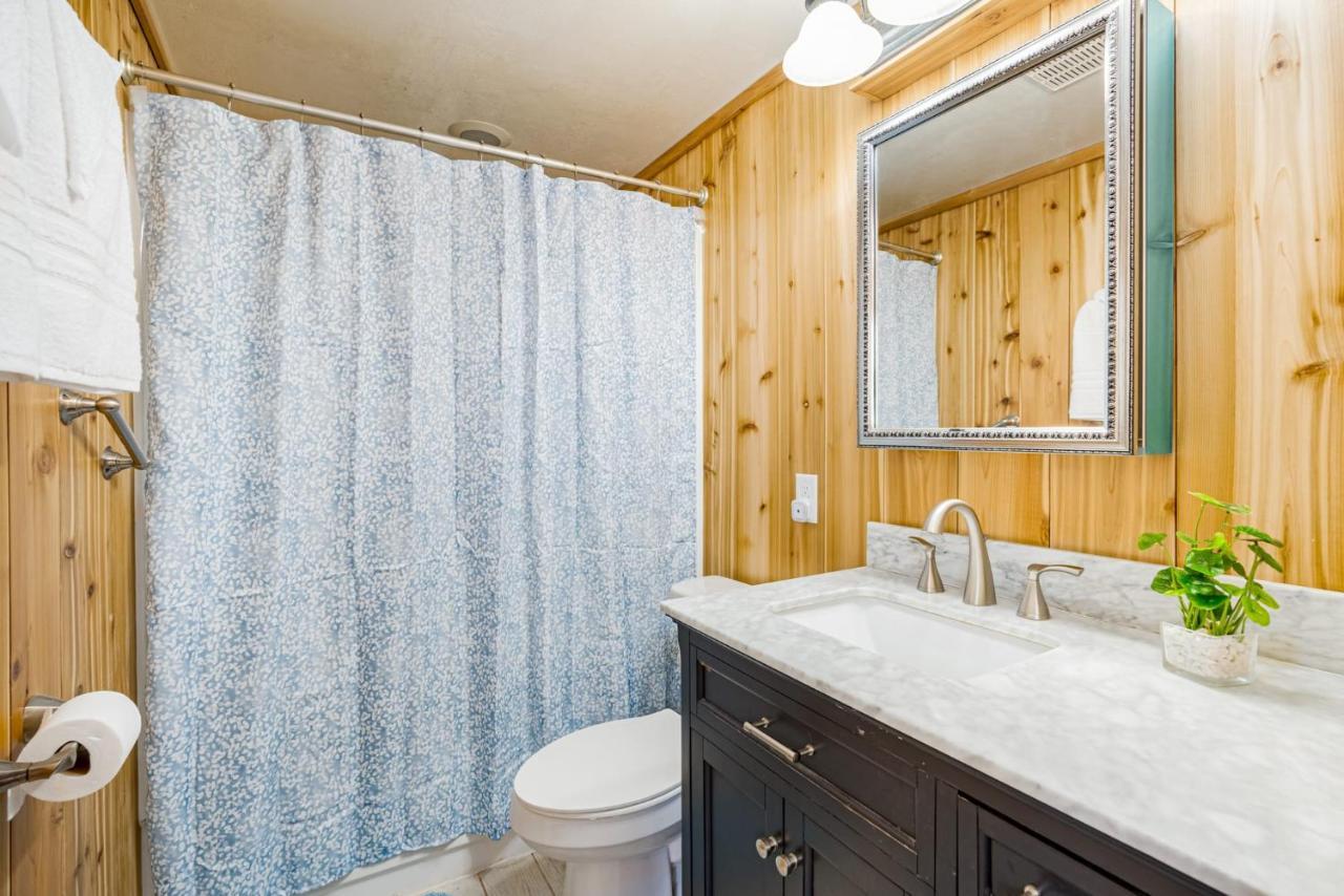 Quaint Loft Cabin W Hot Tub, Firepit, Deck & Grill Hedgesville Buitenkant foto