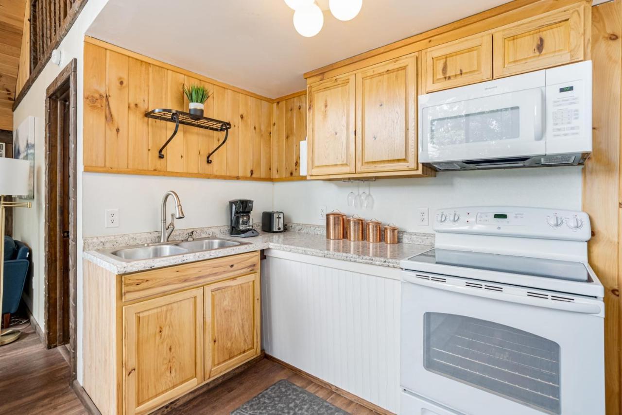 Quaint Loft Cabin W Hot Tub, Firepit, Deck & Grill Hedgesville Buitenkant foto