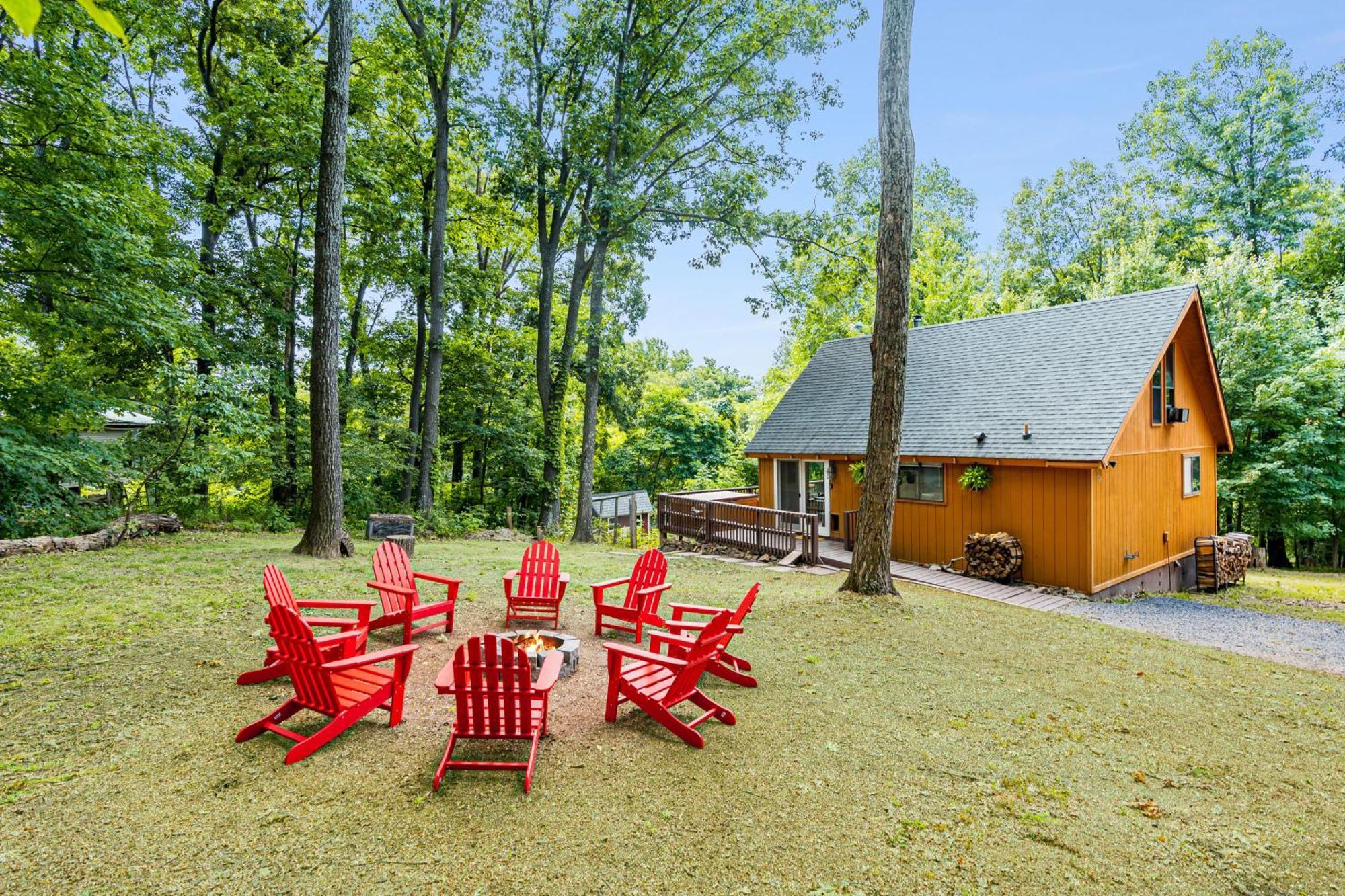 Quaint Loft Cabin W Hot Tub, Firepit, Deck & Grill Hedgesville Buitenkant foto
