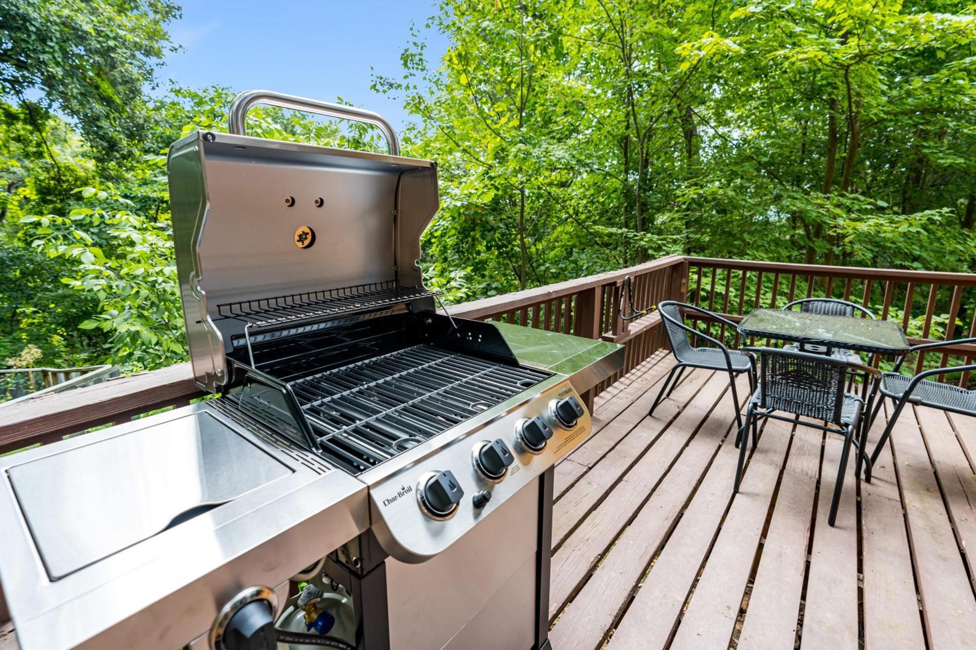 Quaint Loft Cabin W Hot Tub, Firepit, Deck & Grill Hedgesville Buitenkant foto