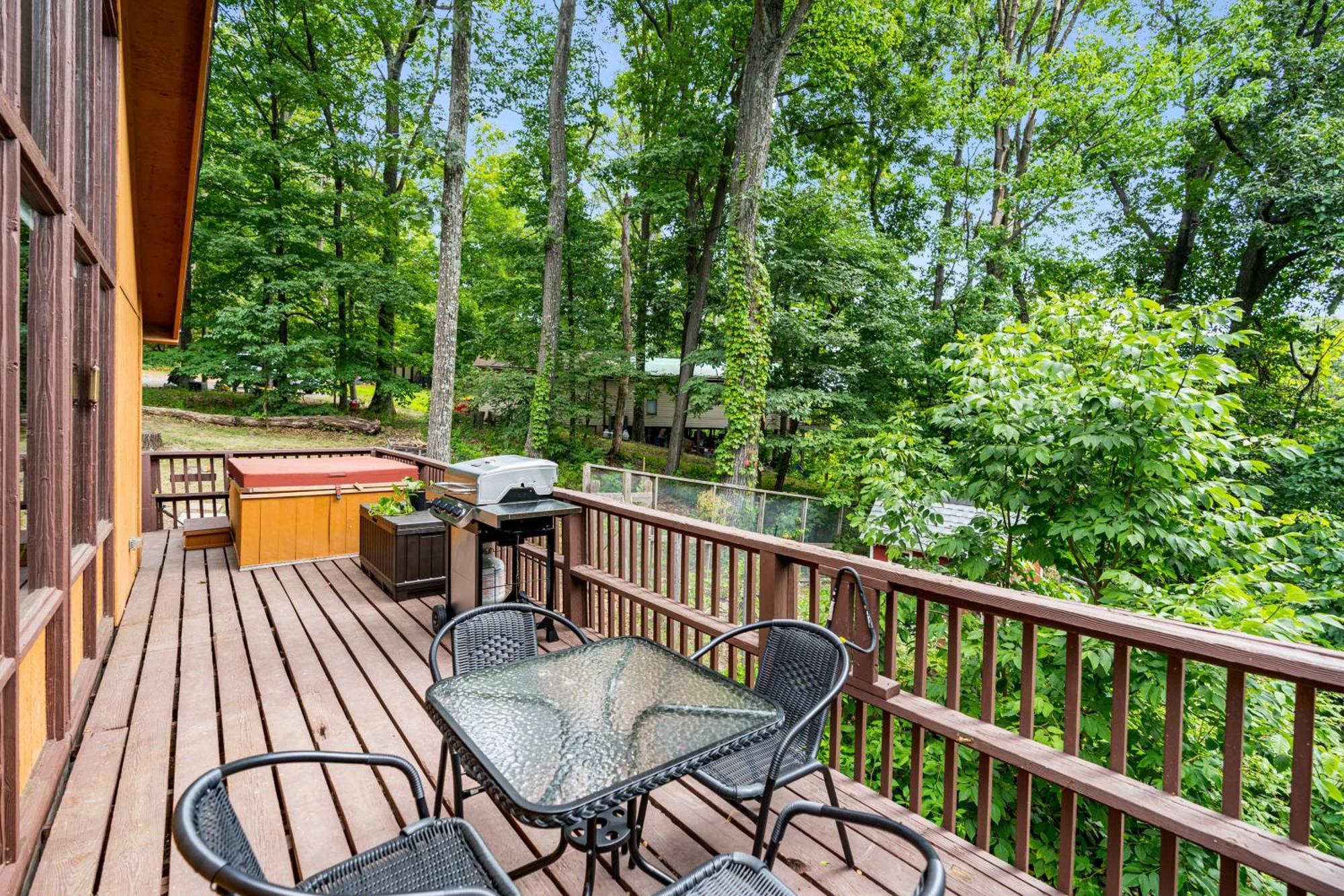 Quaint Loft Cabin W Hot Tub, Firepit, Deck & Grill Hedgesville Buitenkant foto