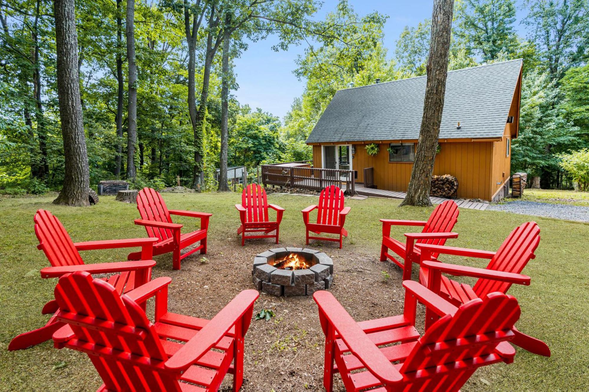 Quaint Loft Cabin W Hot Tub, Firepit, Deck & Grill Hedgesville Buitenkant foto